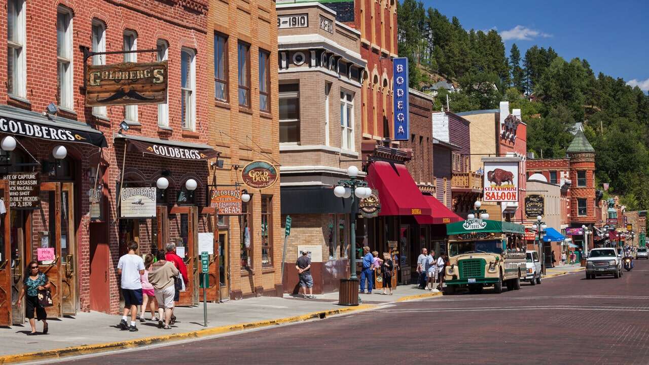 A look at South Dakota's top sightseeing destinations: Mount Rushmore, Badlands and more