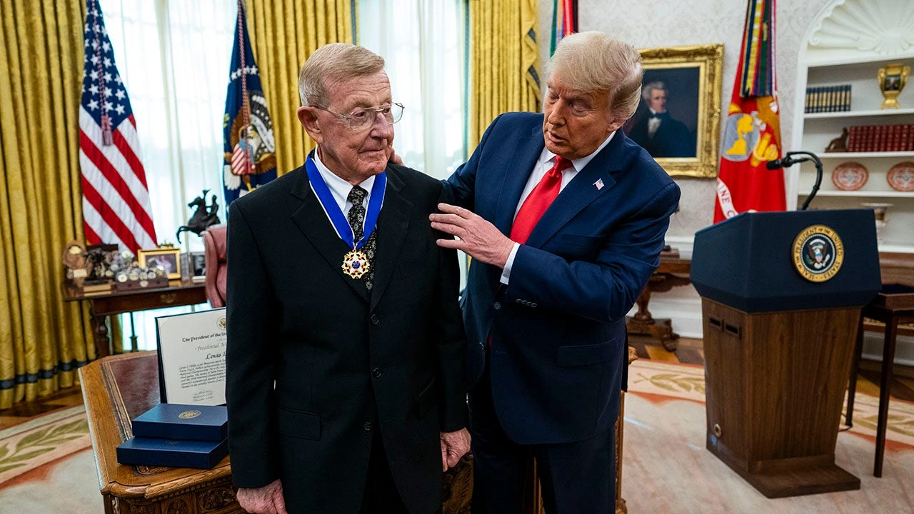 Lou Holtz rips Secret Service: 'How the hell does Donald Trump get shot at?'