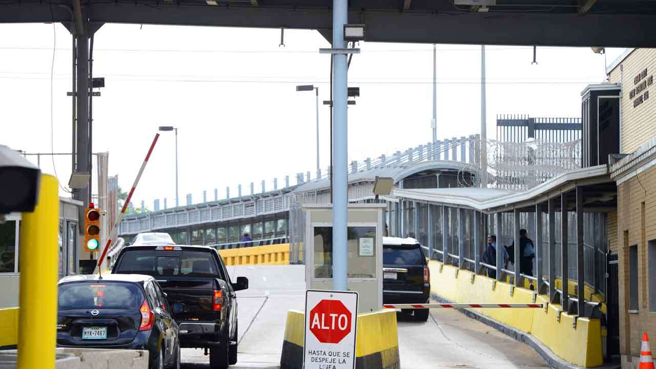 US federal health officials warn residents to cancel planned surgeries near Mexican border due to meningitis