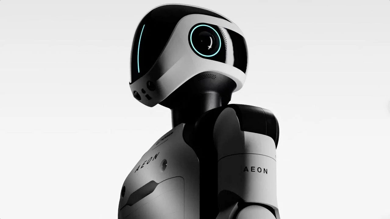 Job-killing robot learns at work, and it’s coming to the factory floor