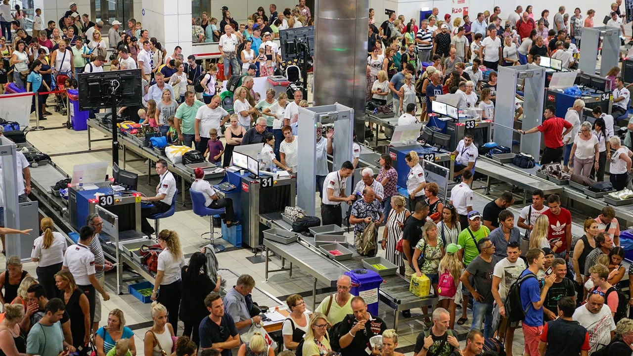 Airlines prepare for record-breaking spring break travel surge as Americans 'prioritize experiences'