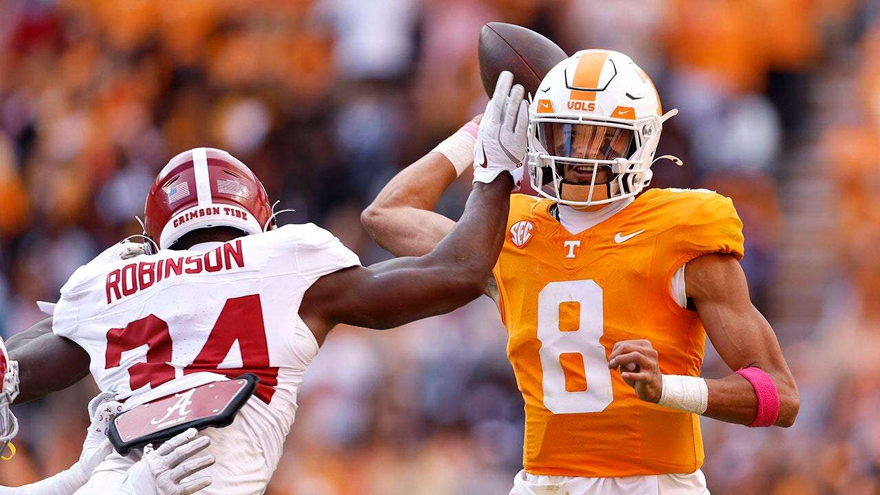 Tennessee upsets Alabama in SEC thriller, second loss of season puts Crimson Tide's playoff hopes in jeopardy