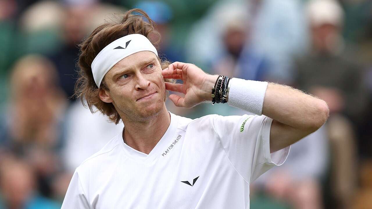 Russian tennis star Andrey Rublev smashes racquet against knee several times during Wimbledon loss