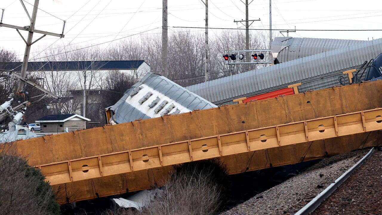 Railroads warned that the long trains they favor could contribute to derailment