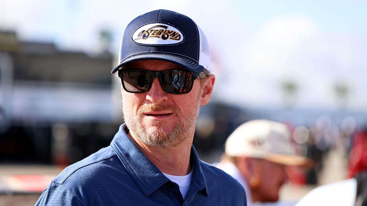 Dale Earnhardt Jr. describes learning to 'embrace' Daytona after father's death there