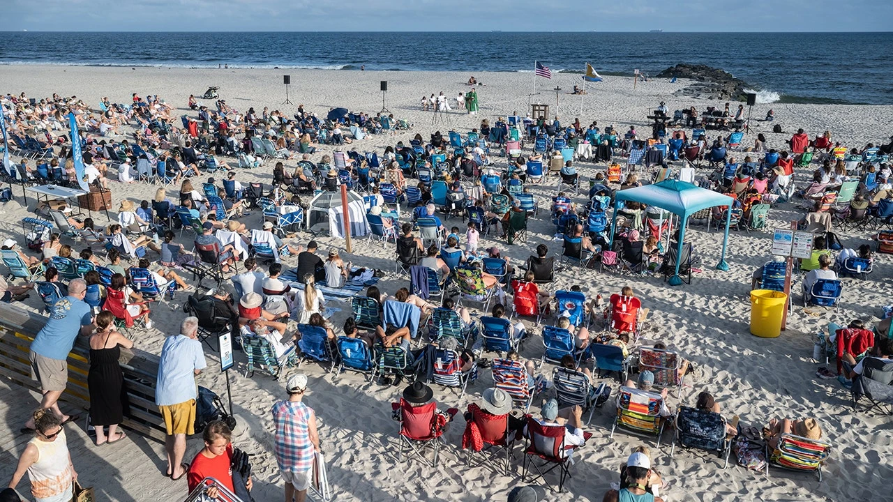 Beach Catholic movement brings traditional worship to Long Island shores