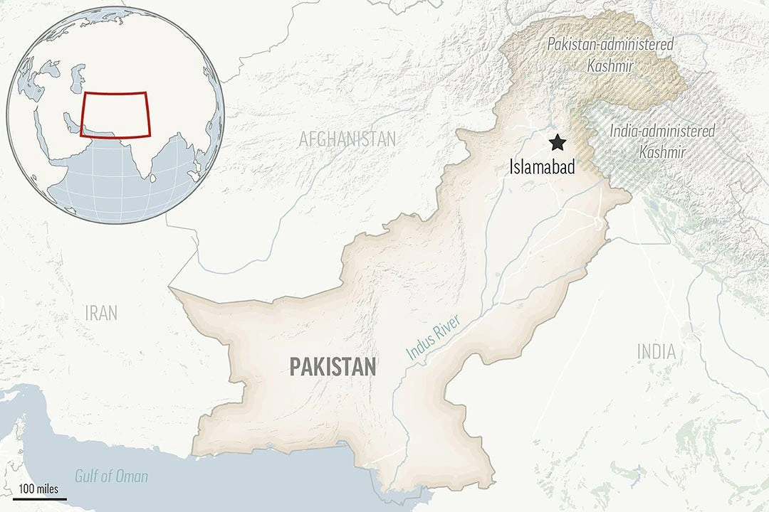 Pakistani forces kill 4 insurgents as they foil an attack on a naval facility in Baluchistan
