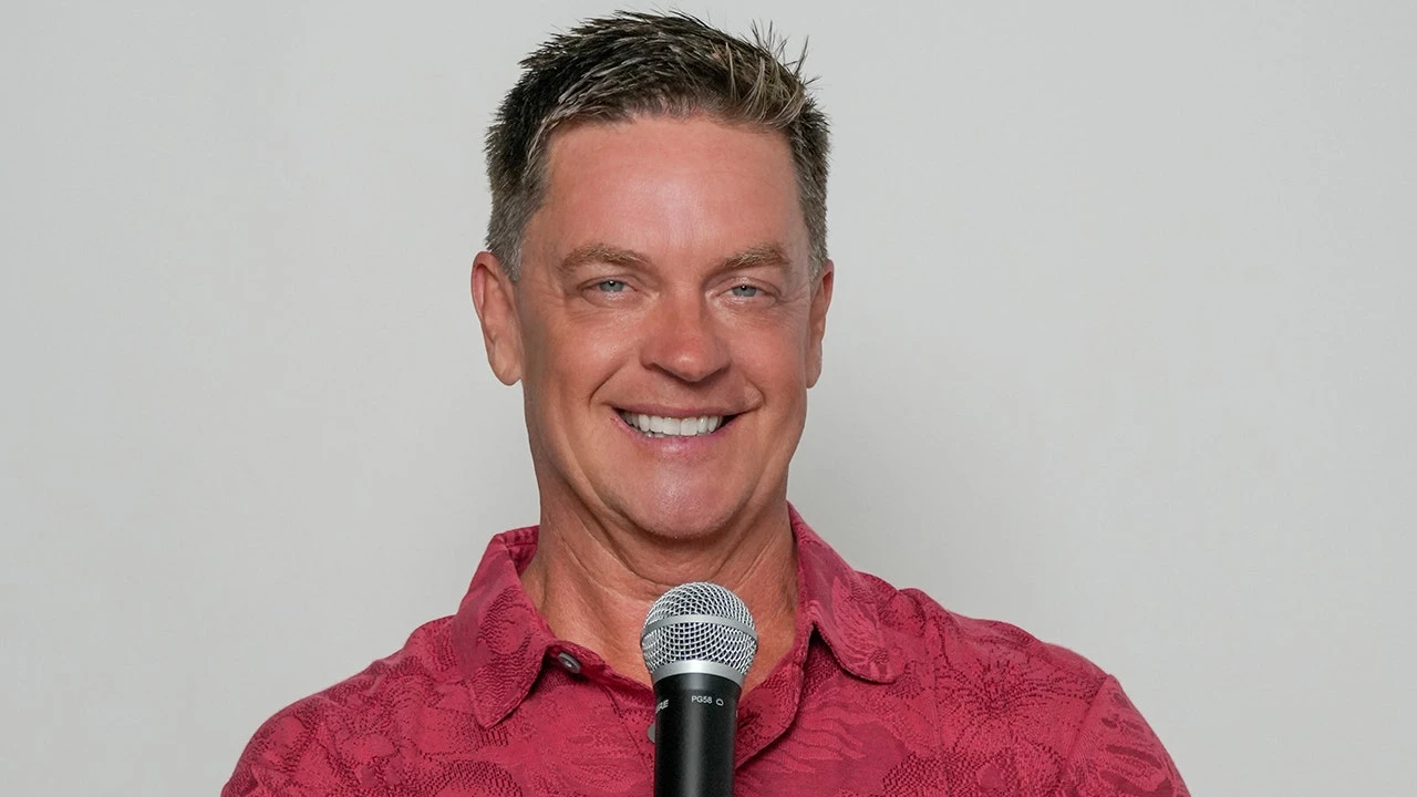 Actor and former 'SNL' star slams major airline for his seat downgrade: ‘I paid for first class’