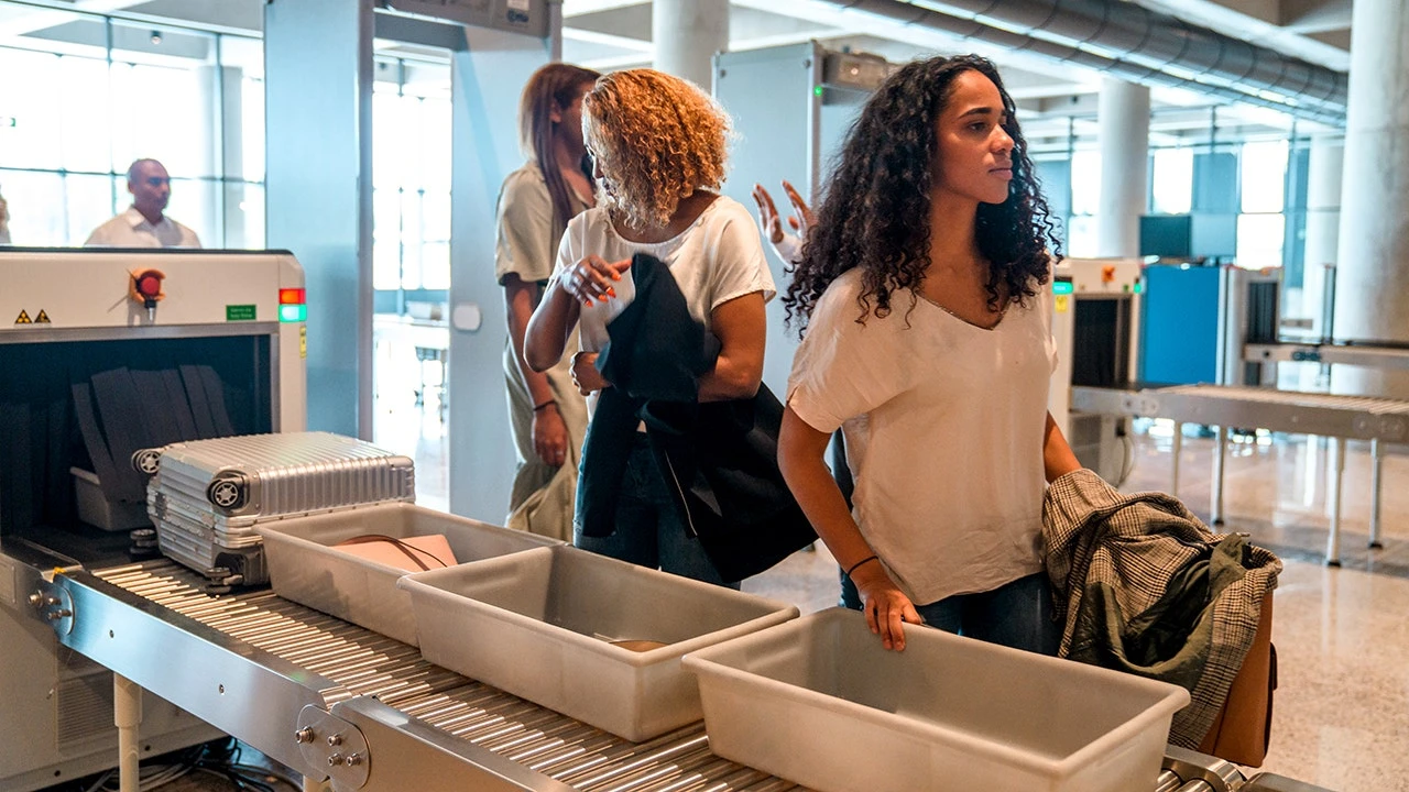 Risky 'airport theory' has travelers cutting arrival time for flights 'way too close,' says expert
