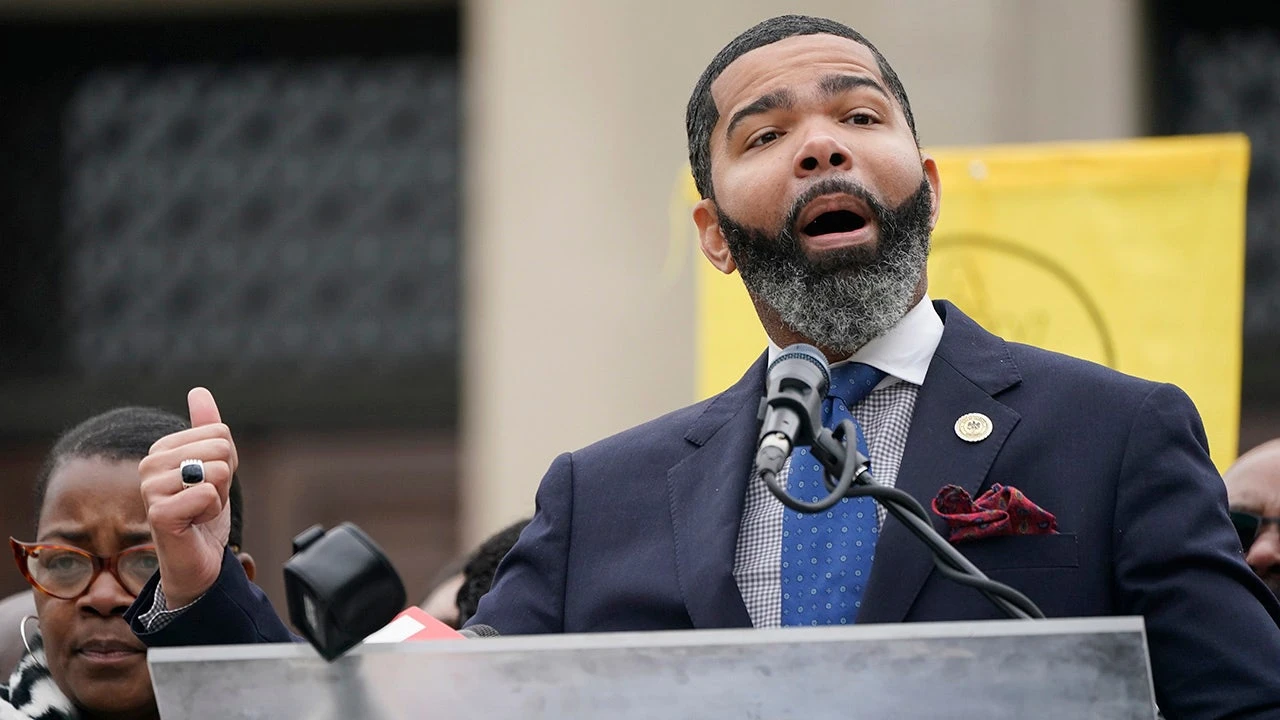Jackson, Mississippi, mayor facing federal bribery charges trails challenger in mayoral election results