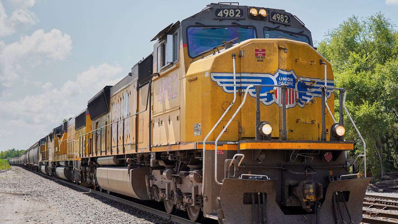 Union Pacific railroad ordered to improve service so it can deliver grain to CA livestock