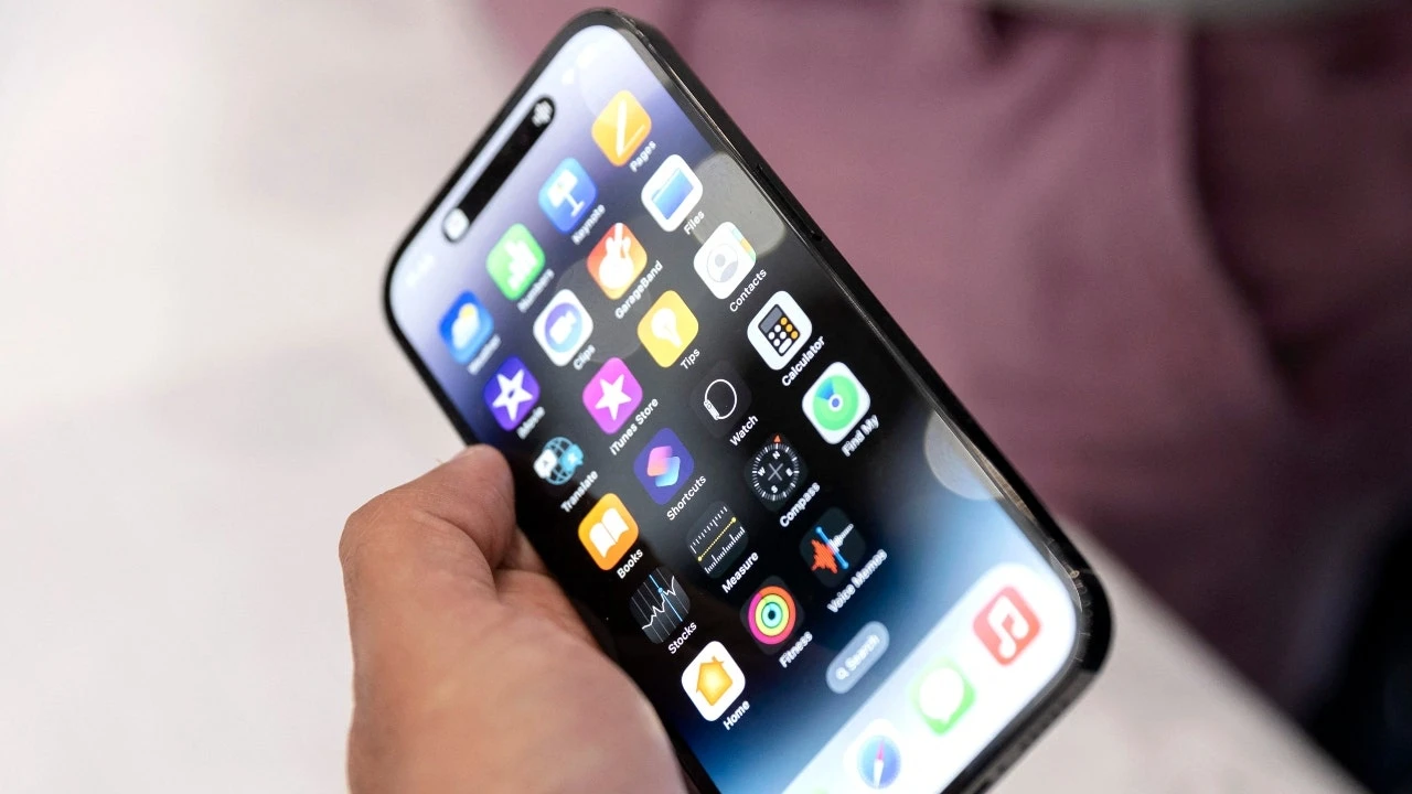 Just point your iPhone at anything, let it speak what it sees