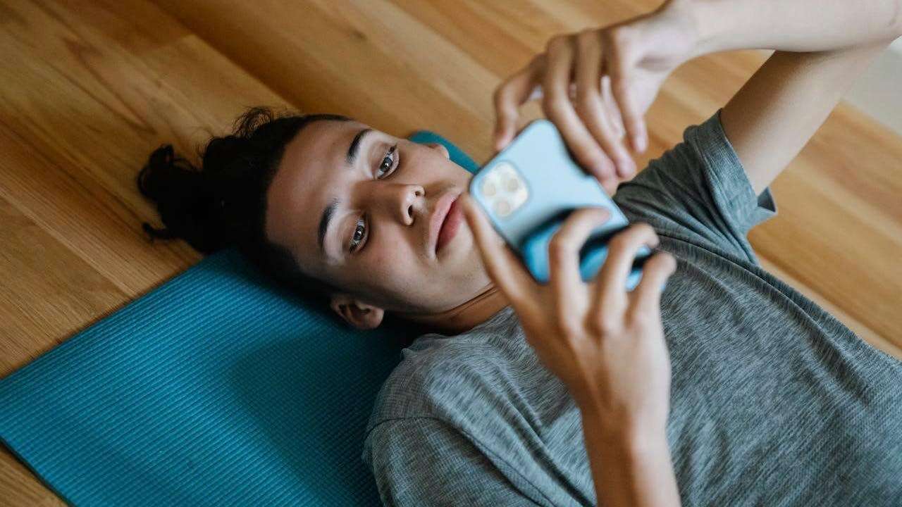 Put down your phone: How selfies and videos are ruining gym etiquette and invading privacy