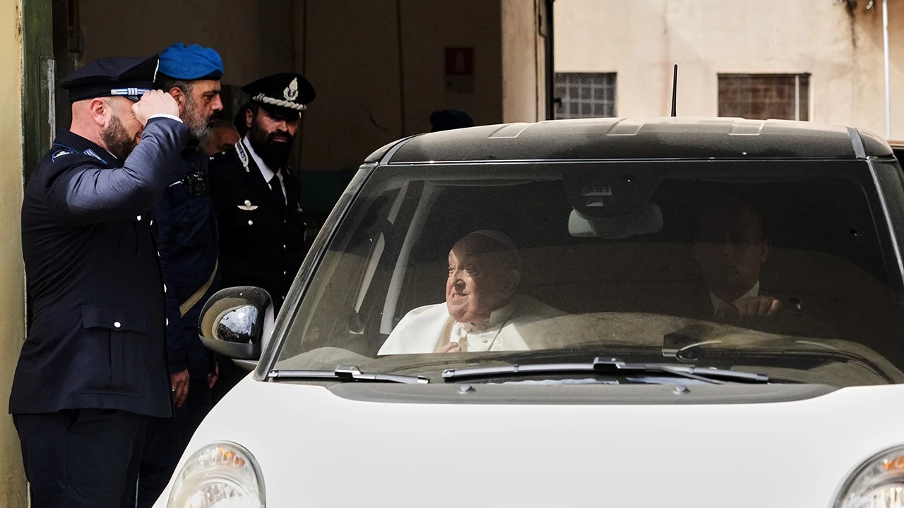 Pope Francis visits Rome prison during Holy Week