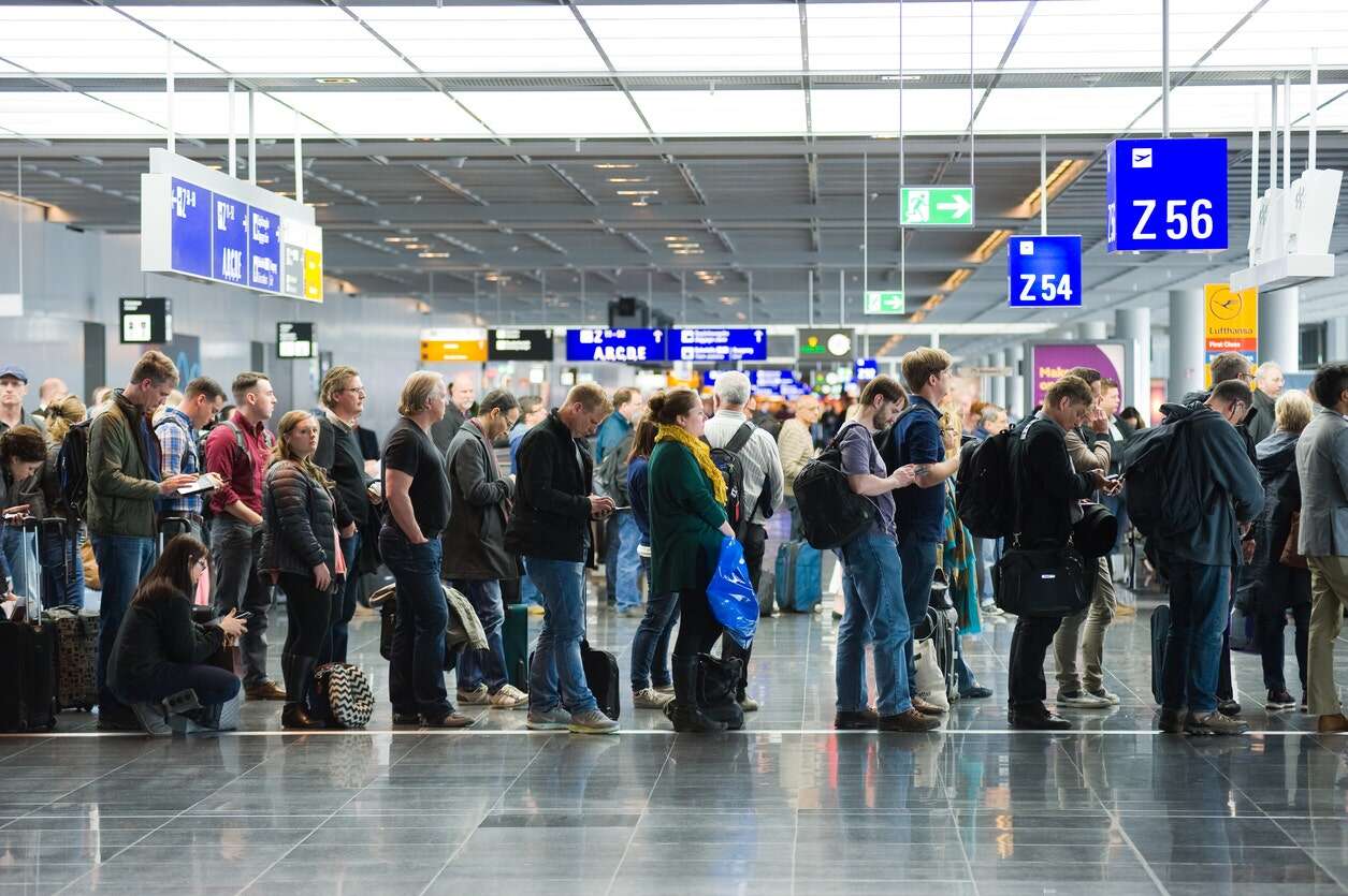 American Airlines cracks down against 'gate lice' as airport passengers skip lines amid boarding process