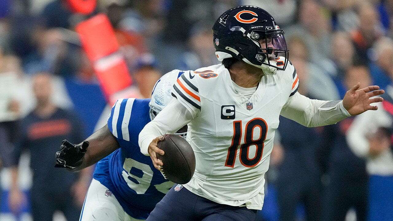 Bears' Caleb Williams comes 1 yard short of 1st touchdown pass after Hail Mary heave