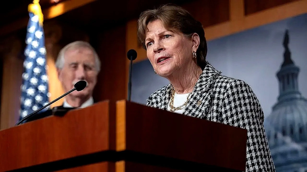 Family rift: Top Democrat's own daughter publicly opposes her on shutdown deal