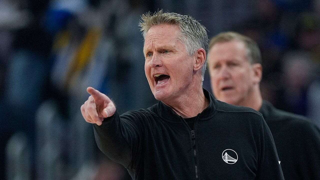 Warriors' Steve Kerr avoids watching Trump inauguration to study Celtics; Golden State loses by 40