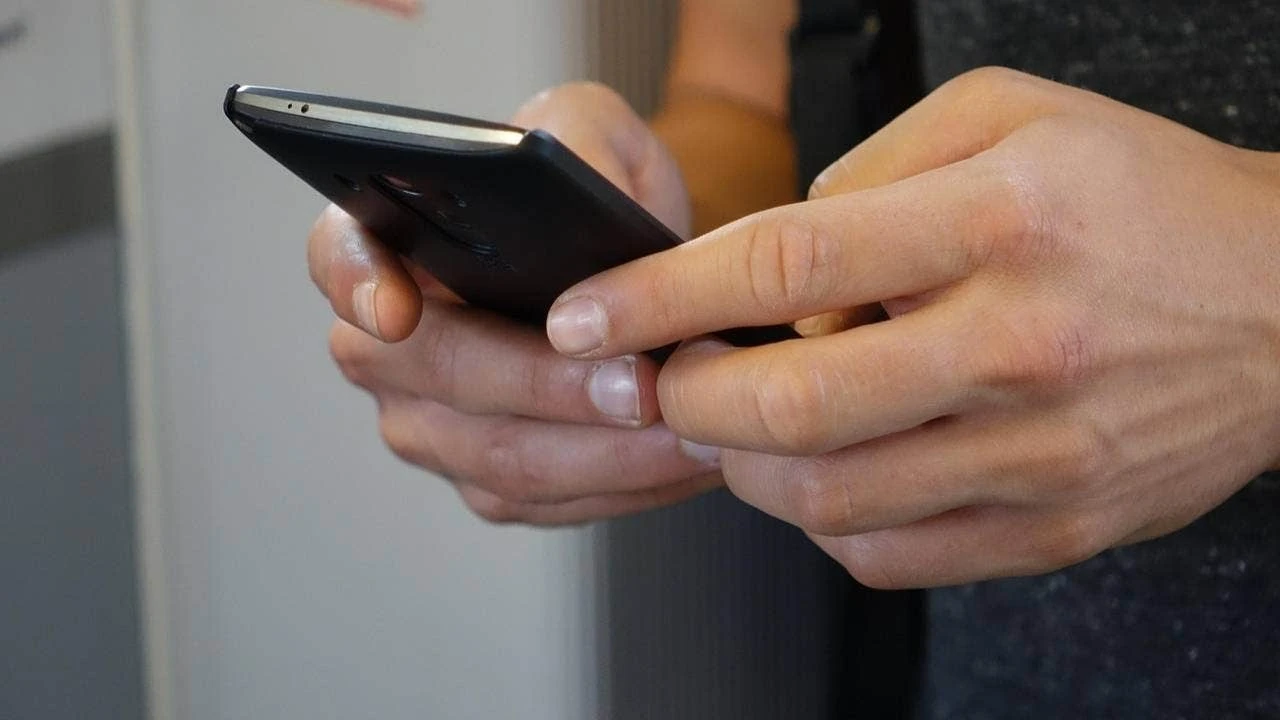 5 phone settings to change right now for a safer smartphone
