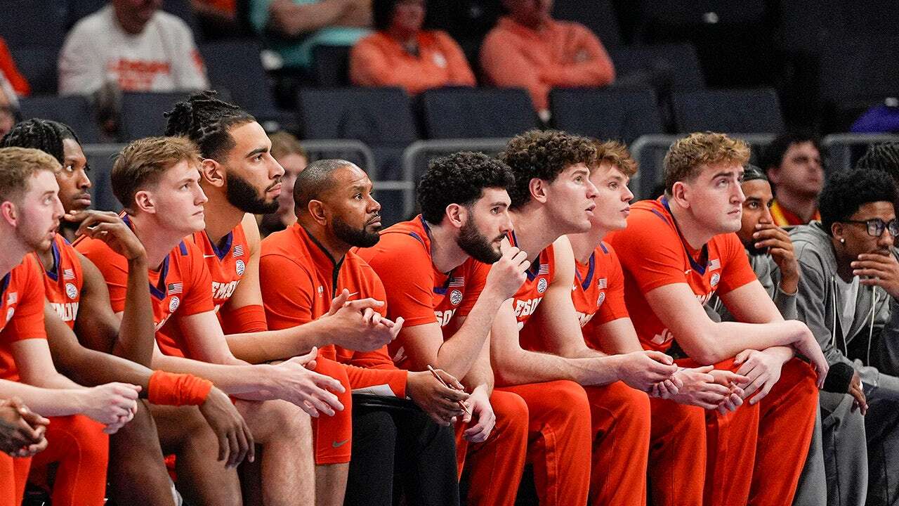 Clemson gets locked out of locker room in ACC semifinal; lose narrowly to Louisville