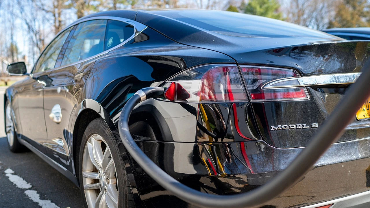 Connecticut pushes to halt sale of new gas-powered cars by 2035