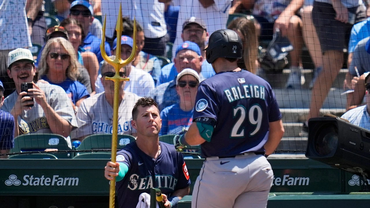 Mariners' Cal Raleigh shatters Johnny Bench's 54-year-old home run record with multi-homer game