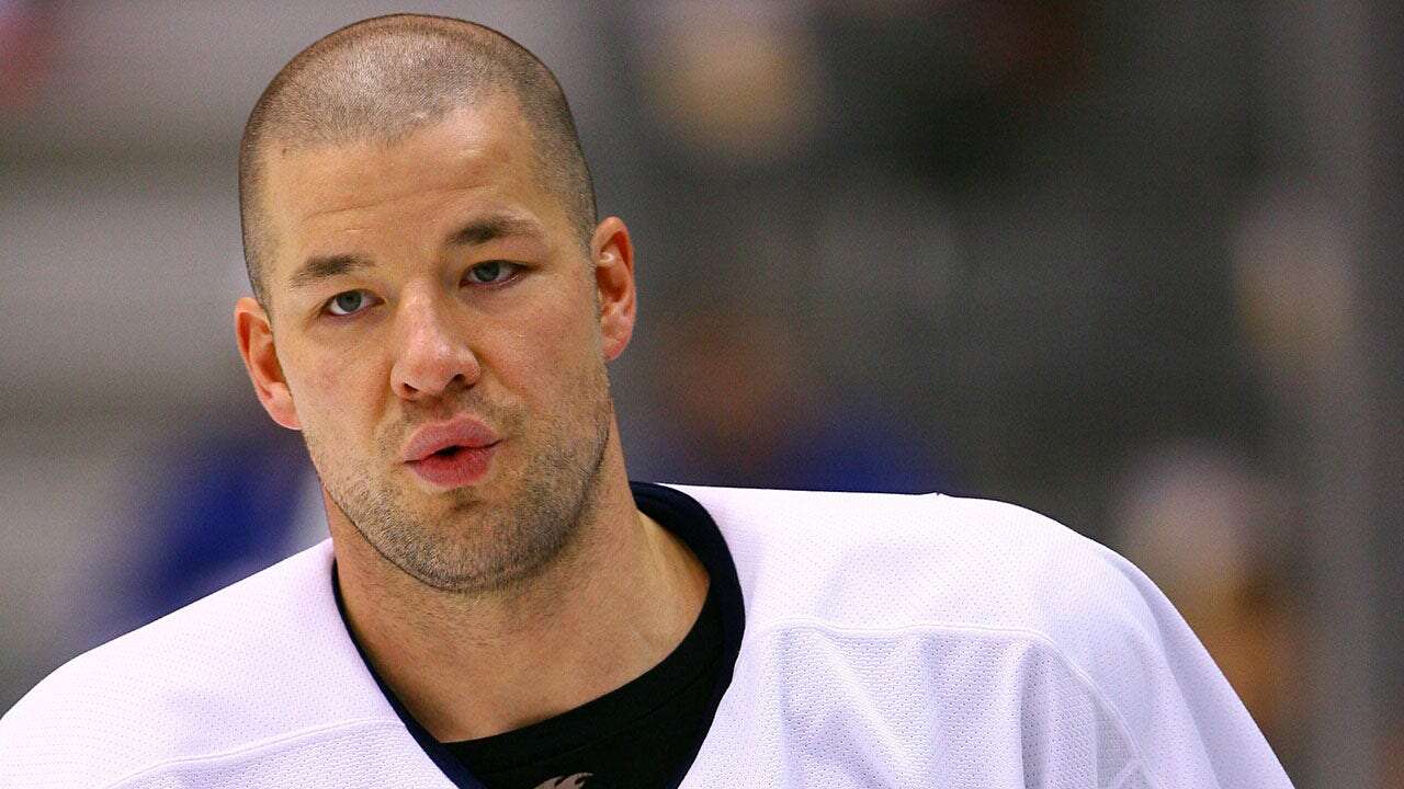 Stanley Cup champion Chris Simon's family says NHL veteran died by suicide, points to CTE link