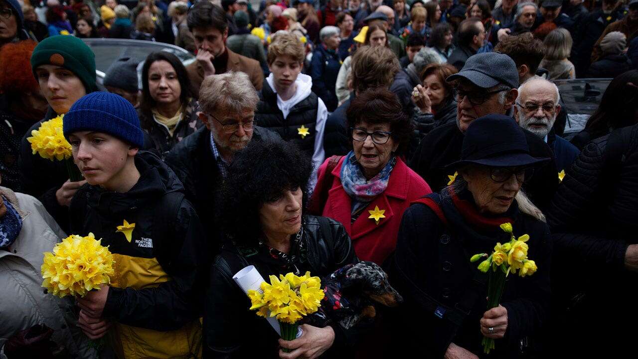 Yellow daffodils, planted in honor of 1943 uprising against Nazi occupiers, bloom in Warsaw