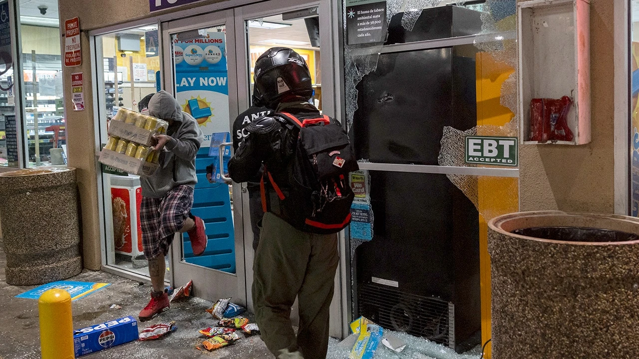 Nearly 200 House Dems reject resolution condemning violent anti-ICE riots in LA