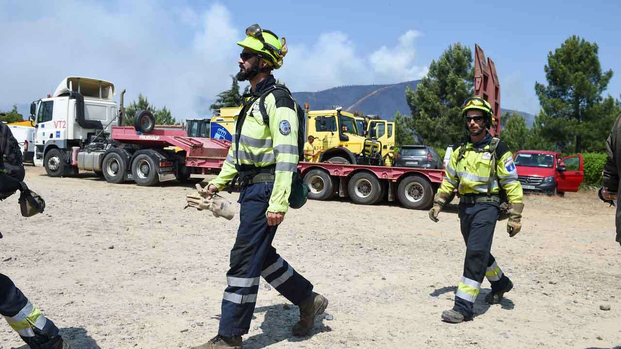 Spanish towns evacuated as intentional wildfire tears through western part of country