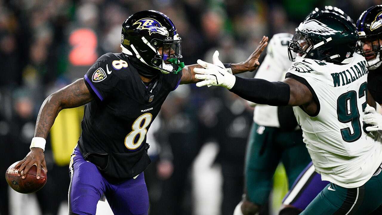 Ravens' Lamar Jackson admits mom wanted him to run more in loss to Eagles: 'She just cussed me out'