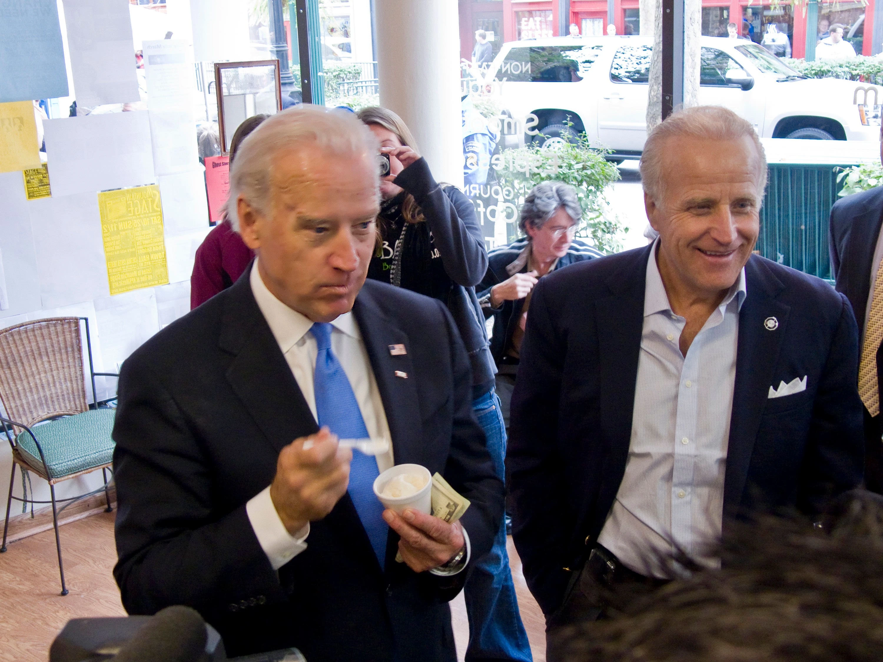Biden’s inner circle deeply involved with family’s business dealings: report
