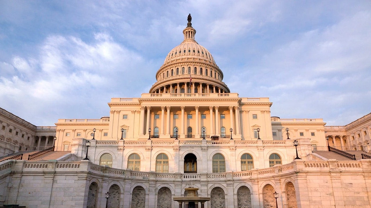 Senate map tightens as top forecaster moves 3 races toward Democrats