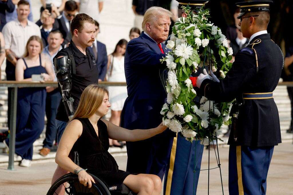 Trump 'respectfully' honored fallen troops at Arlington National Cemetery amid altercation report: veteran