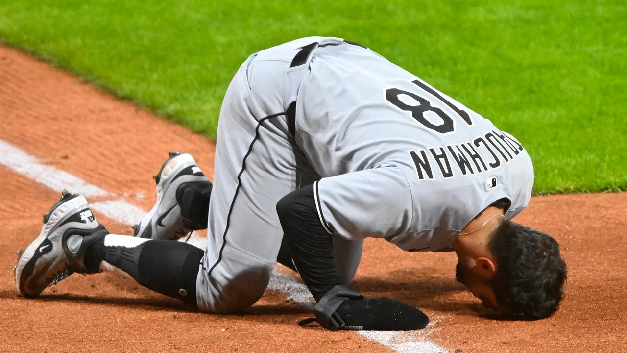 White Sox lose in bizarre fashion after tying run injures hamstring trying to score