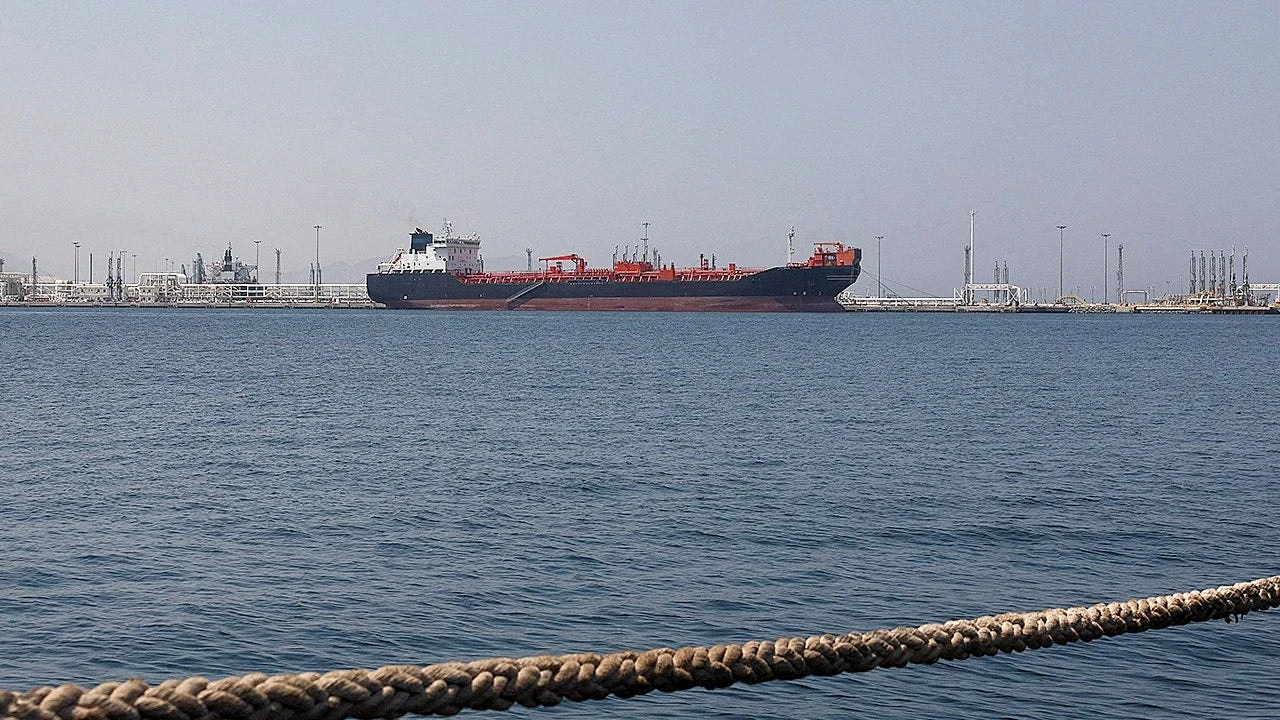 Mass tanker blackout rattles Gulf ahead of 1.35M-barrel oil transfer amid US-Iran talks: firm