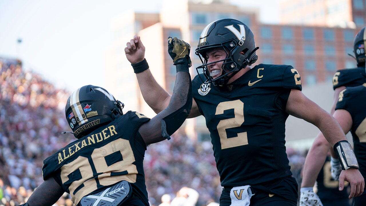 Vanderbilt stuns top-ranked Alabama, securing Commodores first ever win over No. 1 team