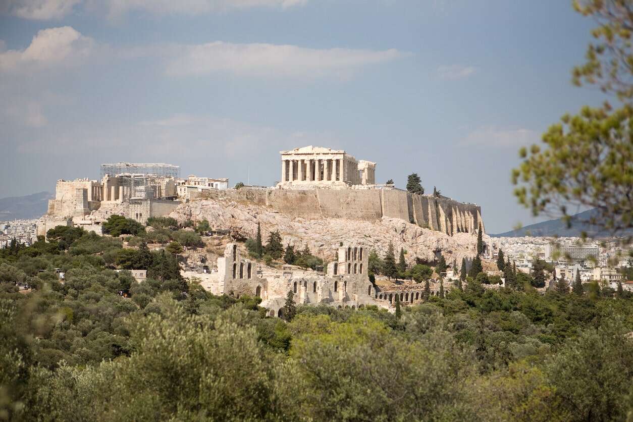 Greece sightseeing travel guide: Ancient ruins, rugged mountains, Mediterranean waters