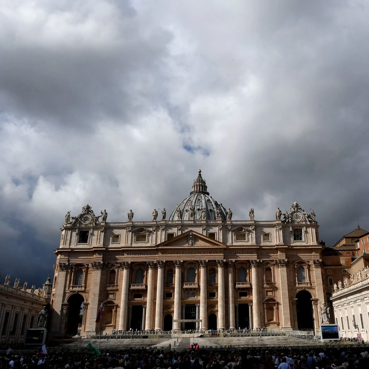 Omofobia, Vaticano vuole bloccare il ddl Zan: “A rischio la libertà di pensiero dei cattolici”