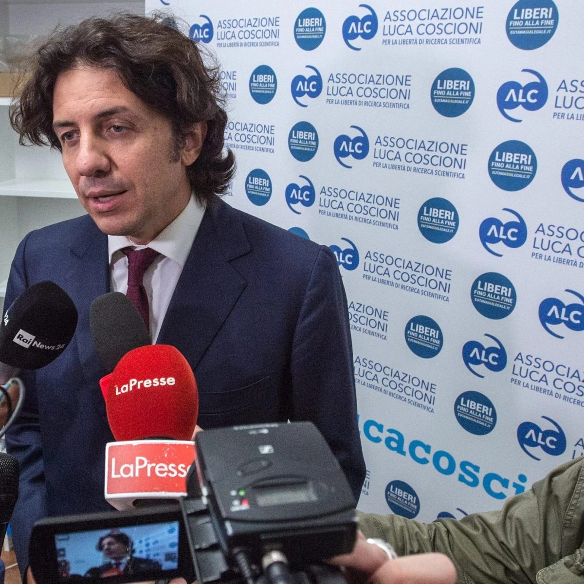 Referendum eutanasia, prosegue raccolta firme: cosa dice il testo depositato in Corte di Cassazione