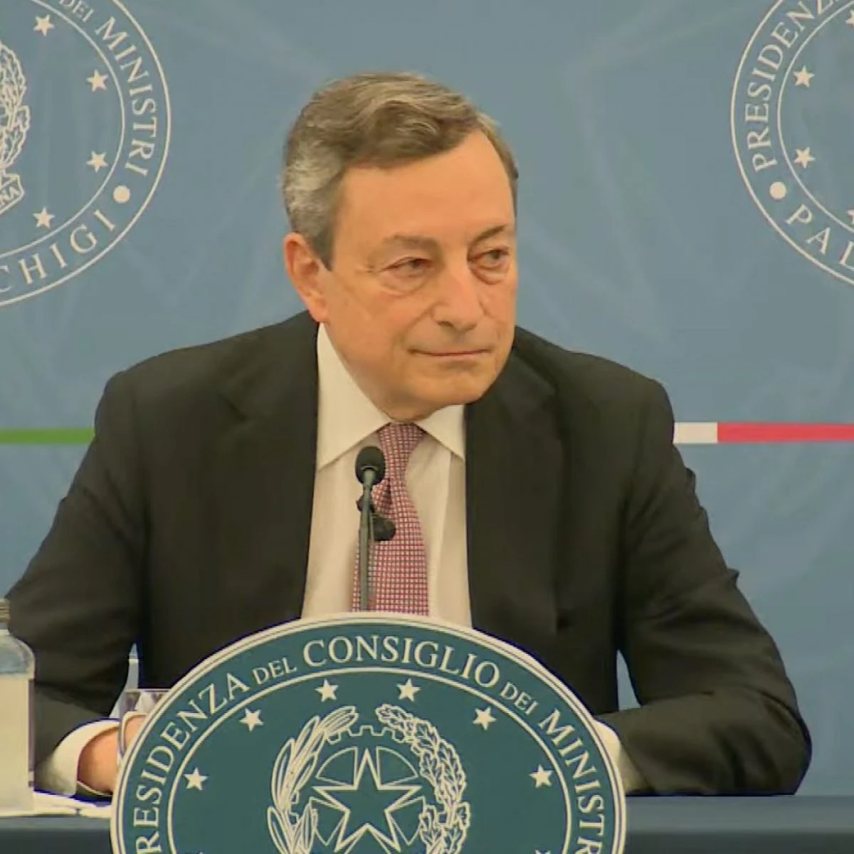 Draghi: “Chi vuole potrà comunque fare seconda dose con AstraZeneca, ma mix vaccini più indicato”