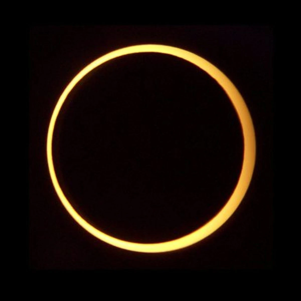 L'eclissi anulare di Sole oscura il cielo di giugno