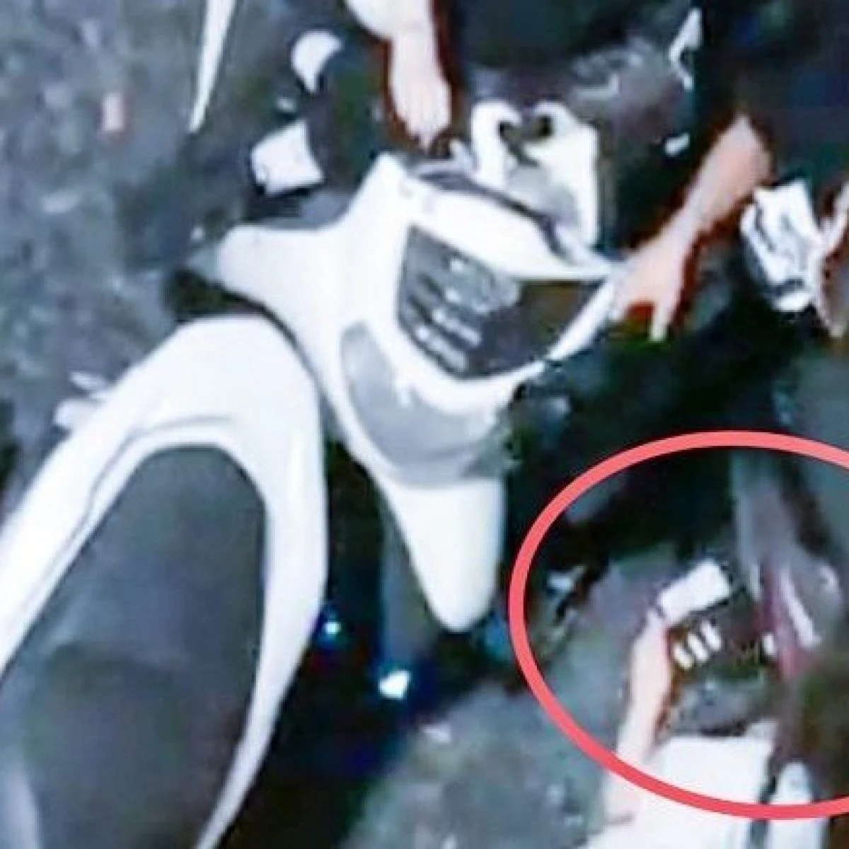 Coca party ai Quartieri Spagnoli, ragazzi sniffano in strada in piena notte
