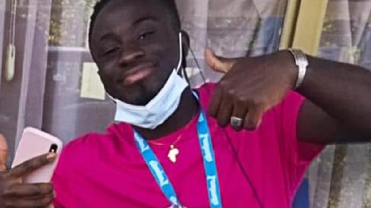Muore in un incidente dopo il turno di lavoro: il suo capo paga il volo per l'Italia a madre e fratelli
