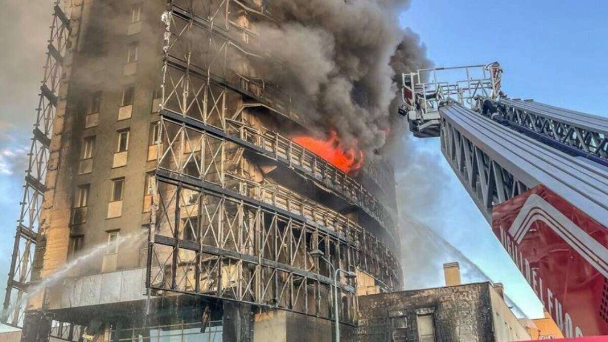 Perché gli inquilini di Torre dei Moro non sono ancora tornati a vivere nell'edificio bruciato un anno fa