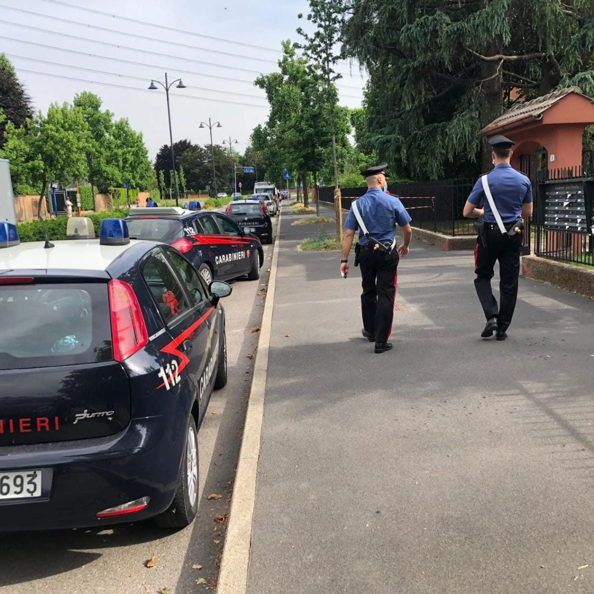 Femminicidio ad Arese: uccide a coltellate la moglie nella loro casa