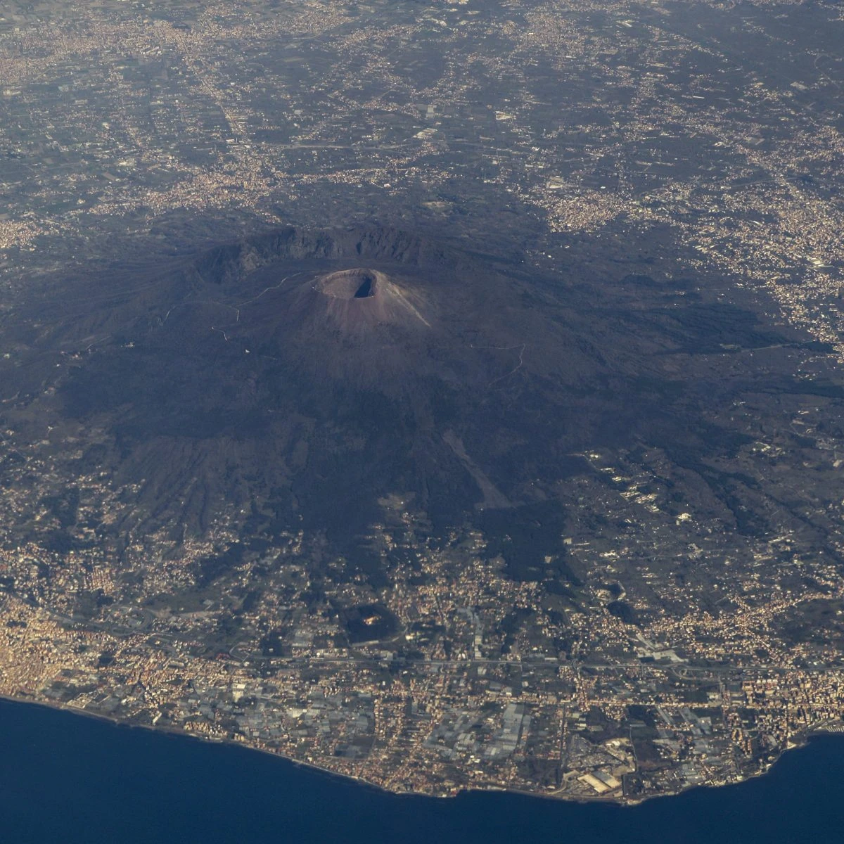 I turisti scappano dal Parco del Vesuvio: non ci sono wc e biglietti solo online