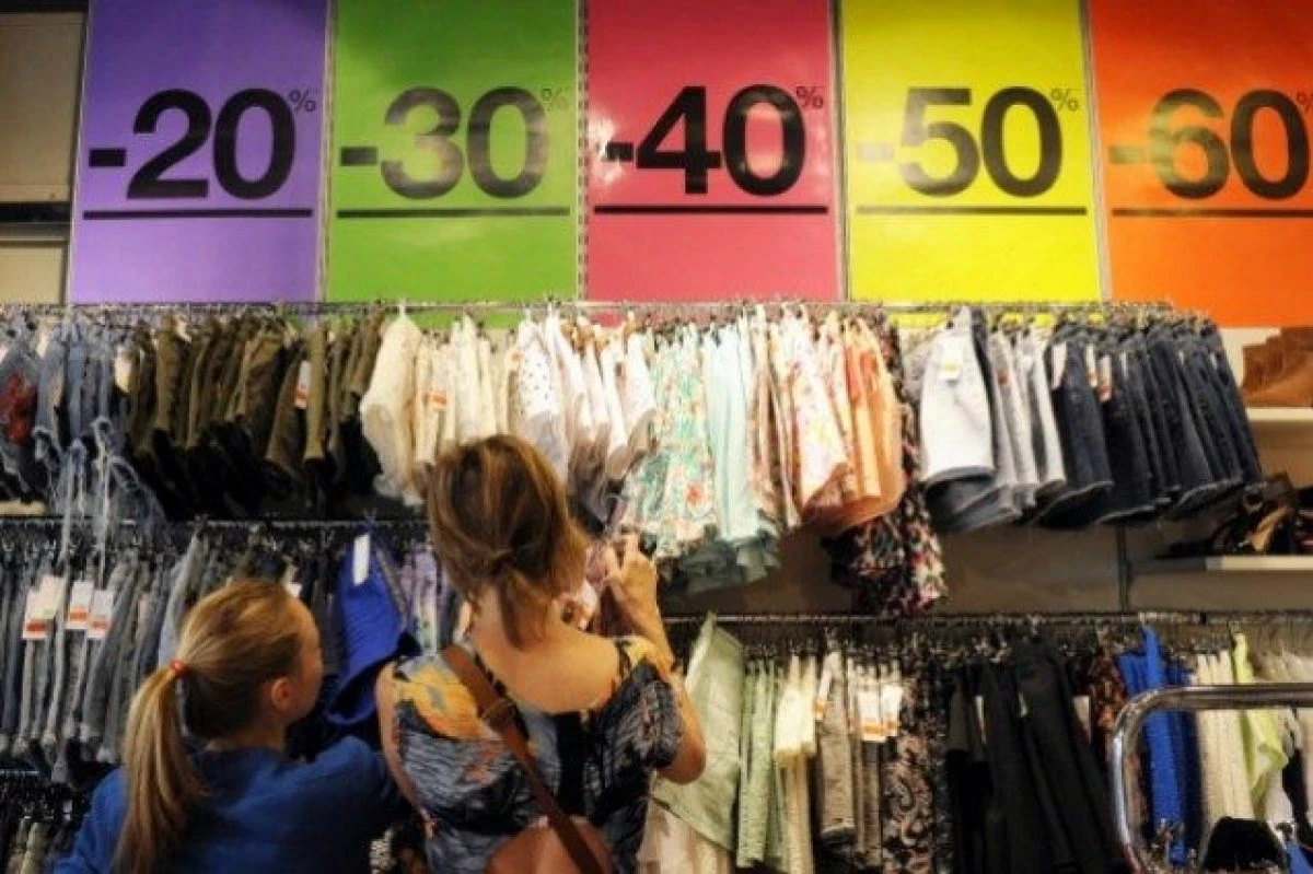 Saldi Estate in Campania, manca ancora la data. Confcommercio: 