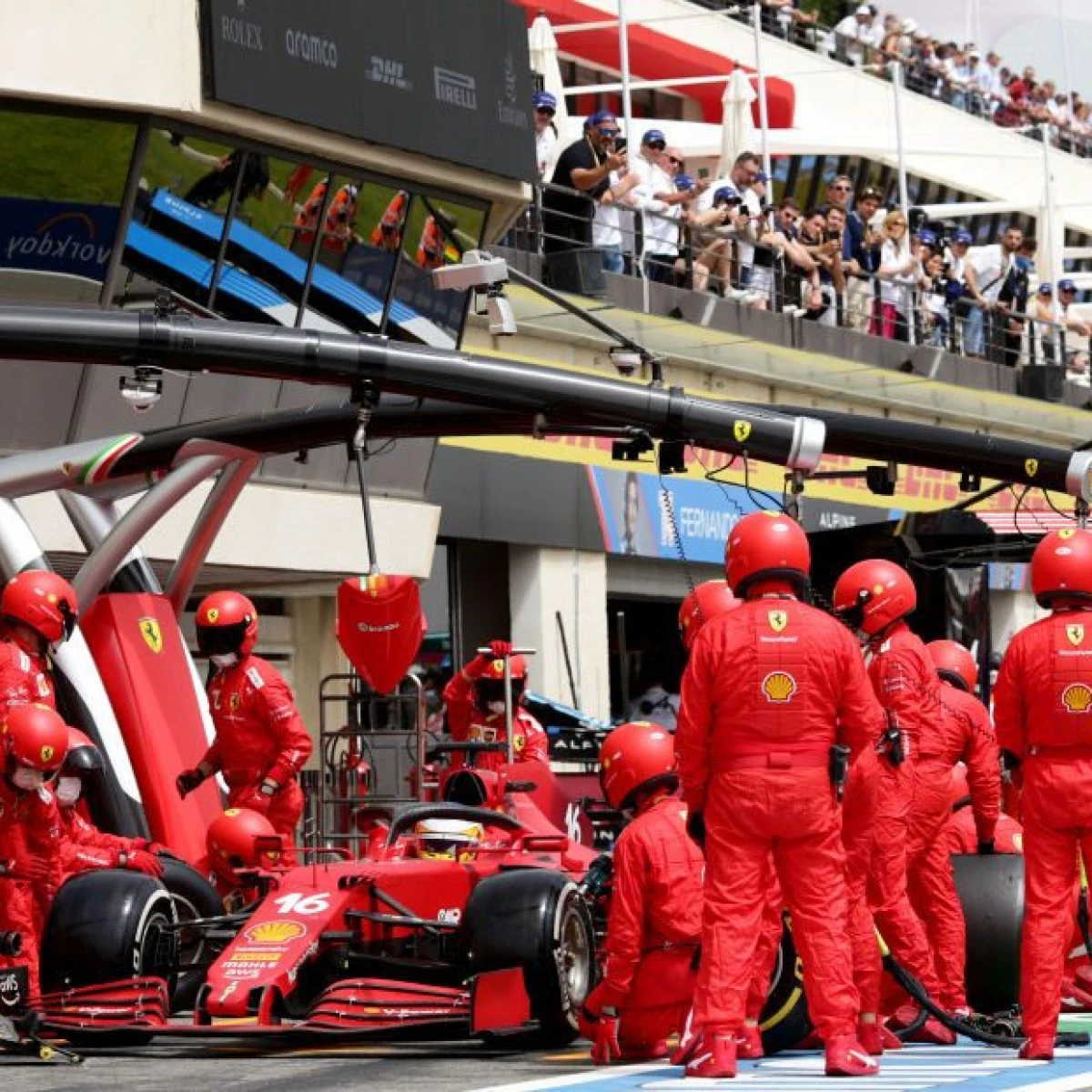 La Formula 1 cambia il regolamento dei pit-stop prima del GP di Stiria: saranno più lenti
