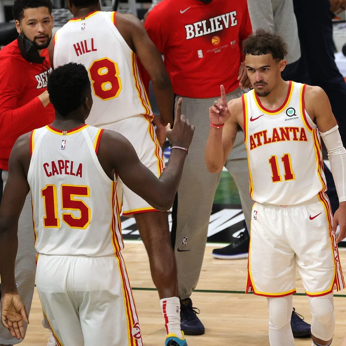 Trae Young spaziale con 48 punti nei playoff NBA: è nella storia come LeBron e Kobe
